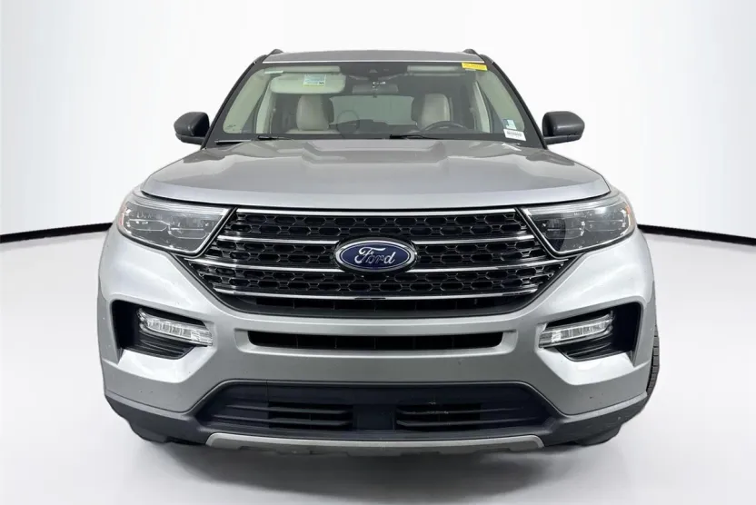 2020 Ford Explorer XLT photo 1