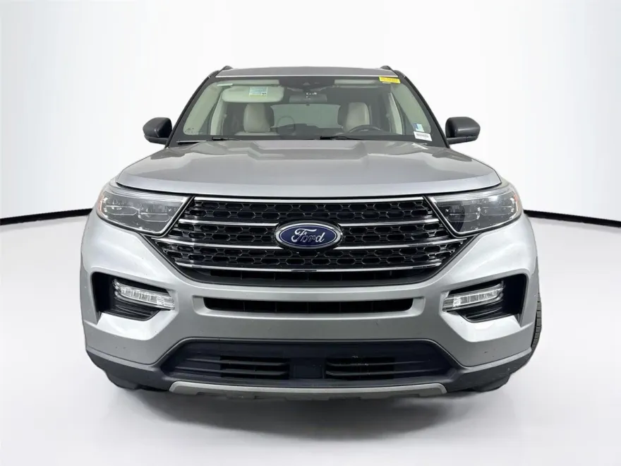 2020 Ford Explorer XLT photo 1