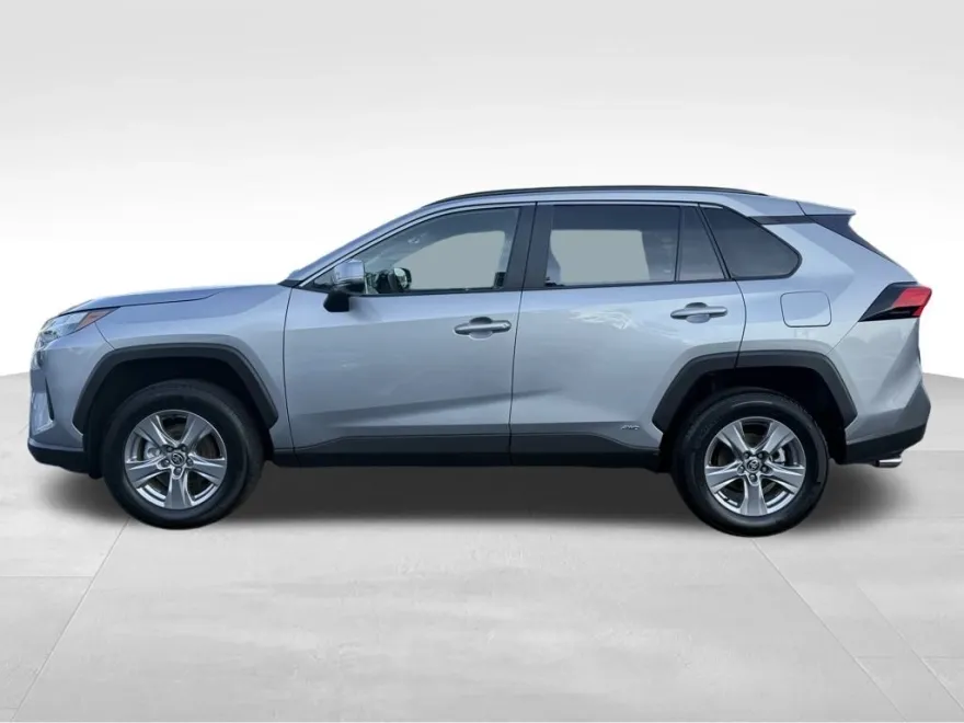 2025 Toyota RAV4 Hybrid XLE photo 1