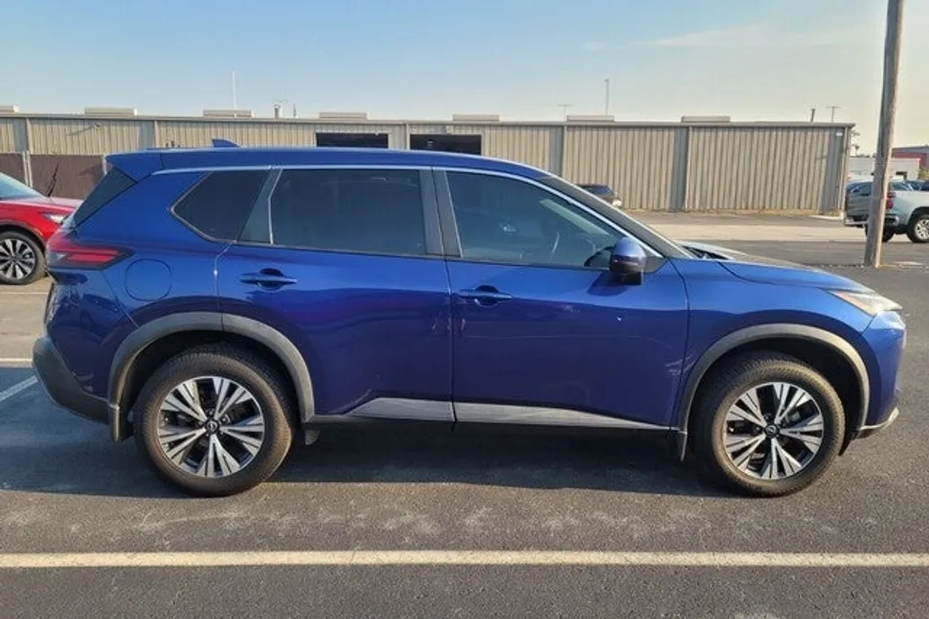 2022 Nissan Rogue SV photo 1