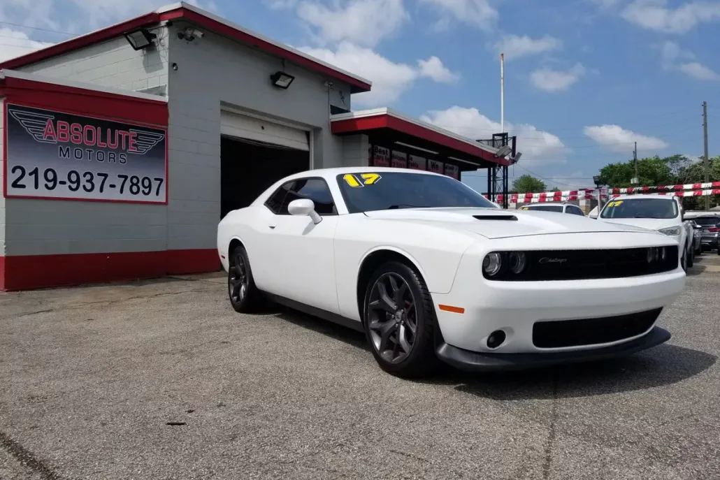 2017 Dodge Challenger SXT Plus photo 1