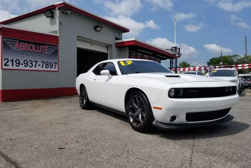 2017 Dodge Challenger SXT Plus photo 1