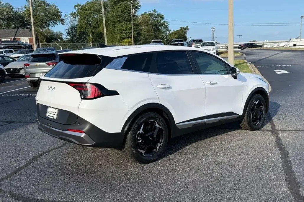 2026 Kia Sportage EX photo 1