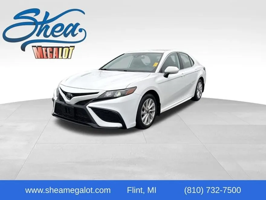 2022 Toyota Camry SE photo 1