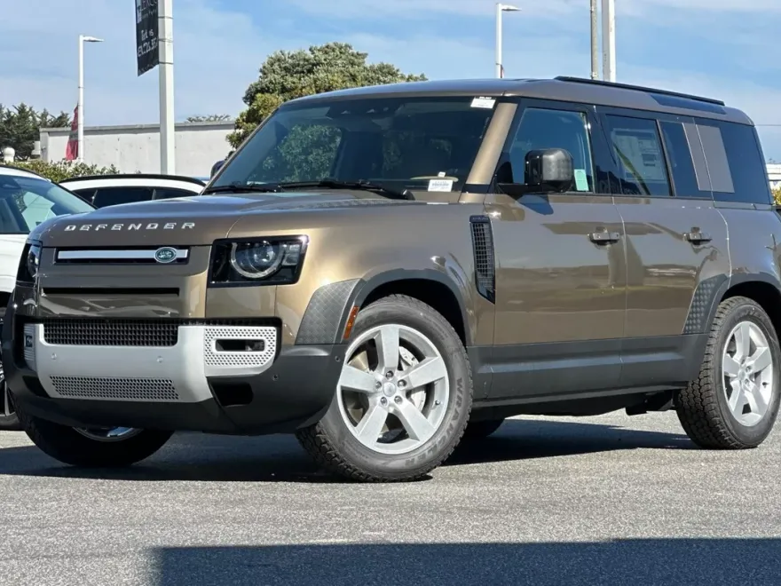 2025 Land Rover Defender 110 S photo 1