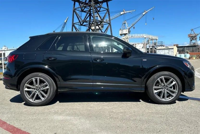 2025 Audi Q3 S line Premium photo 1
