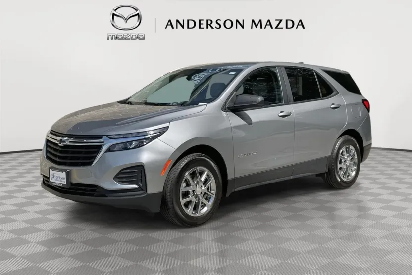 2023 Chevrolet Equinox LS photo 1