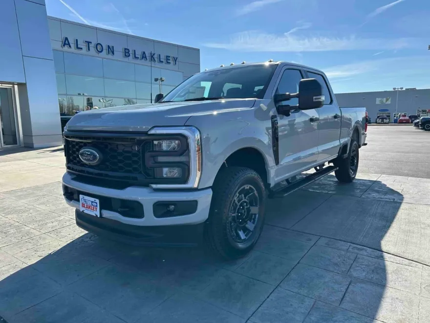 2025 Ford F-350 XL photo 1