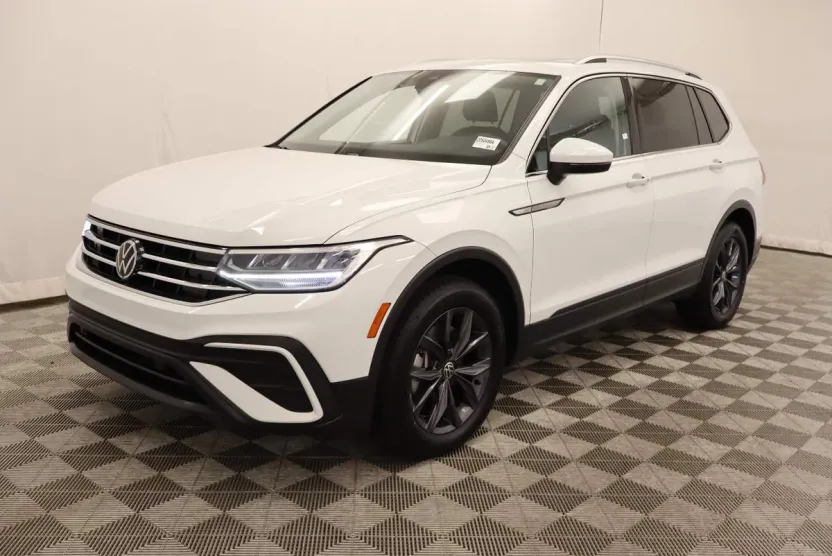 2022 Volkswagen Tiguan SE photo 1