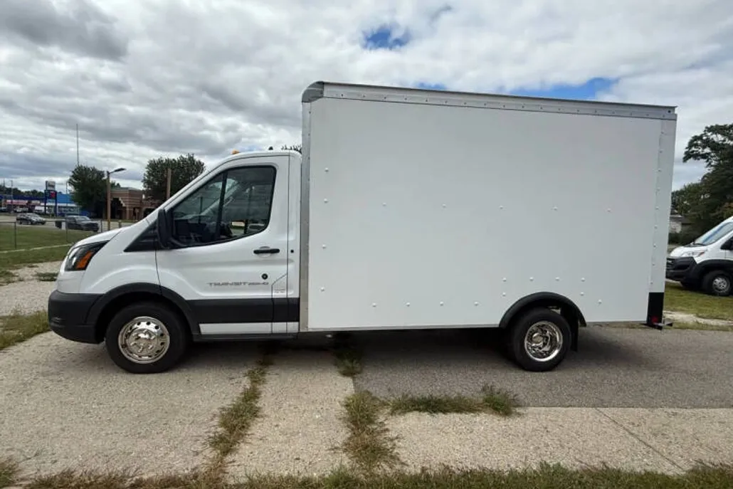 2023 Ford Transit XL Cutaway Van photo 1