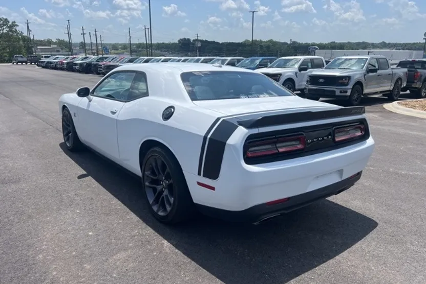 2023 Dodge Challenger R/T Scat Pack photo 1