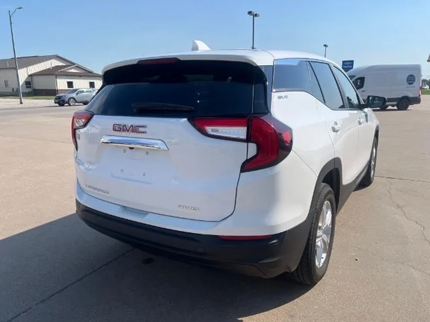 2024 Gmc Terrain SLE photo 1