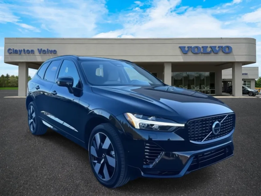 2025 Volvo XC60 Plus T8 photo 1