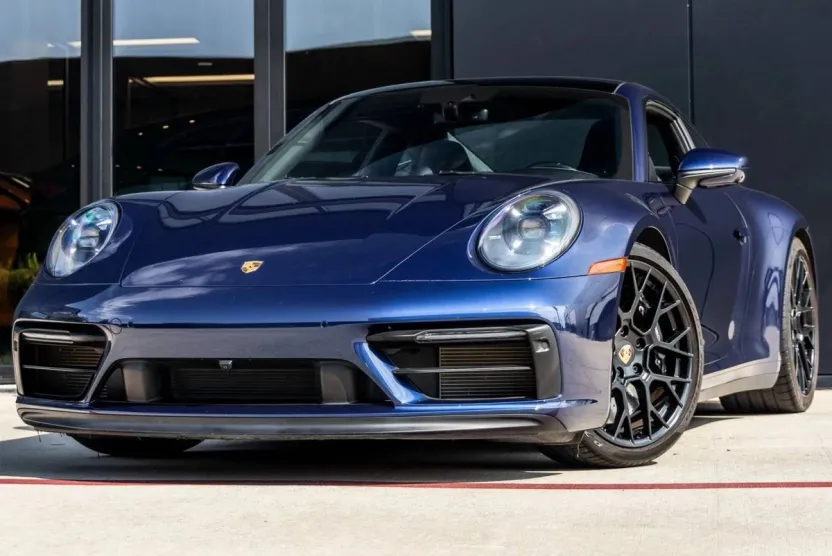 2023 Porsche 911 GTS photo 1