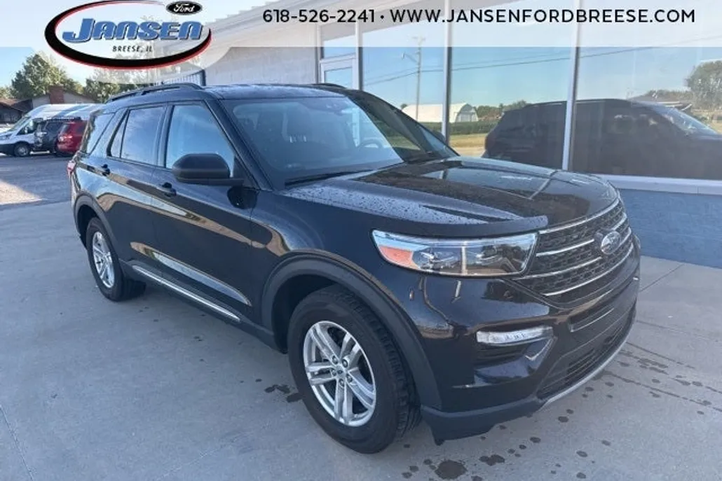 2023 Ford Explorer XLT photo 1