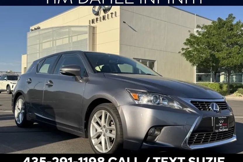 2017 Lexus CT 200h photo 1