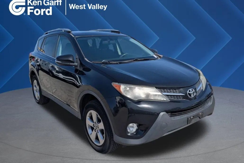 2015 Toyota RAV4 XLE photo 1