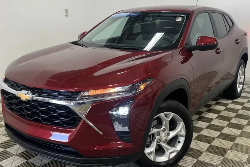 2024 Chevrolet Trax LS photo 1