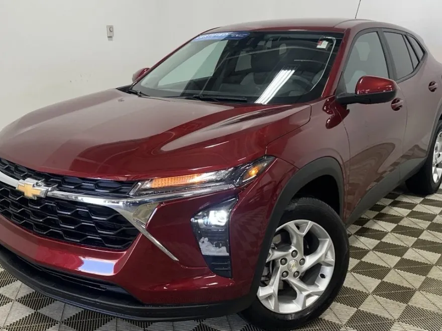 2024 Chevrolet Trax LS photo 1