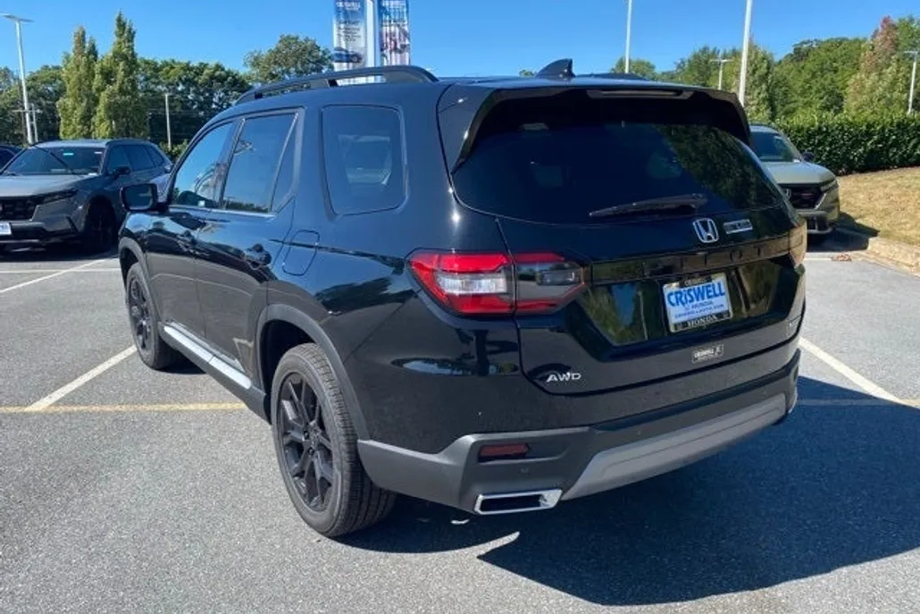 2025 Honda Pilot Touring photo 1