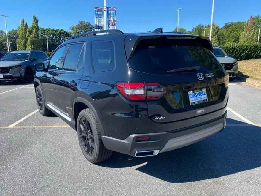 2025 Honda Pilot Touring photo 1