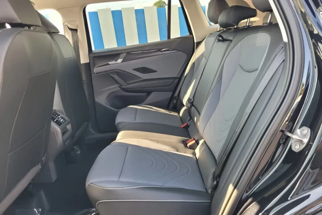 2025 Volkswagen Tiguan SE photo 1