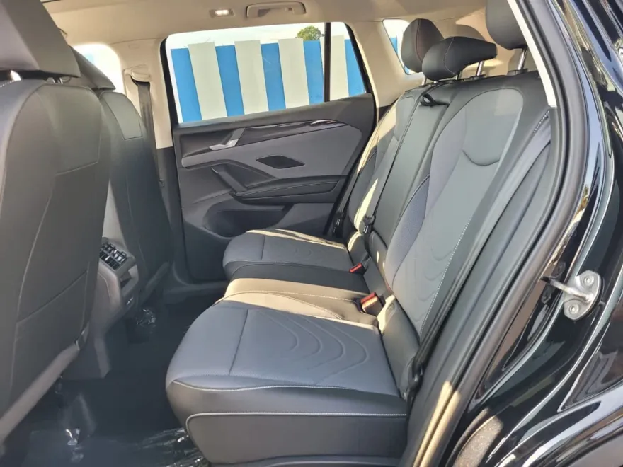2025 Volkswagen Tiguan SE photo 1
