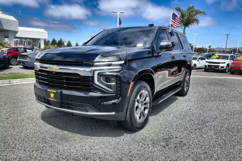 2025 Chevrolet Tahoe LS photo 1