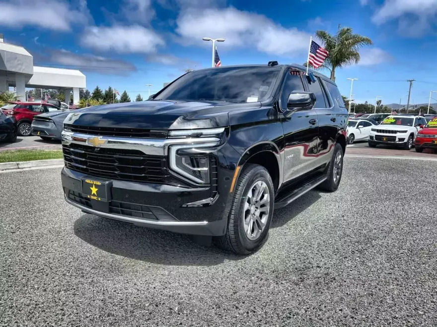 2025 Chevrolet Tahoe LS photo 1