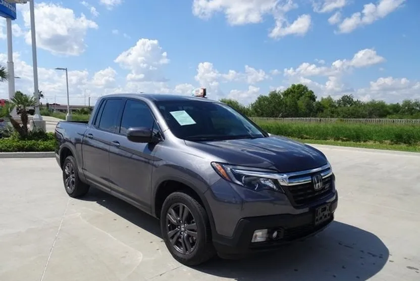 2020 Honda Ridgeline Sport photo 1