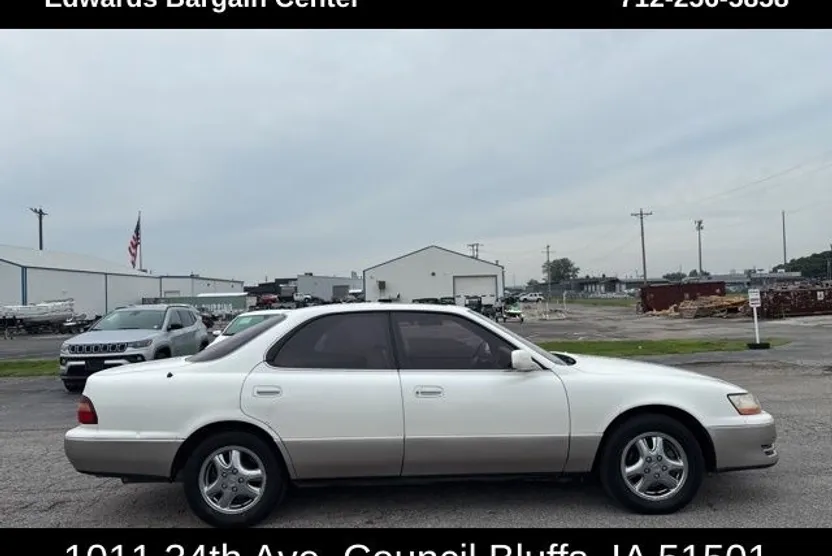1996 Lexus ES 300 photo 1