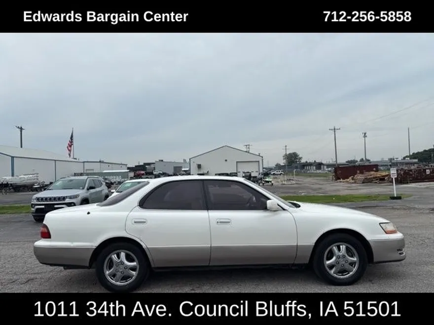 1996 Lexus ES 300 photo 1