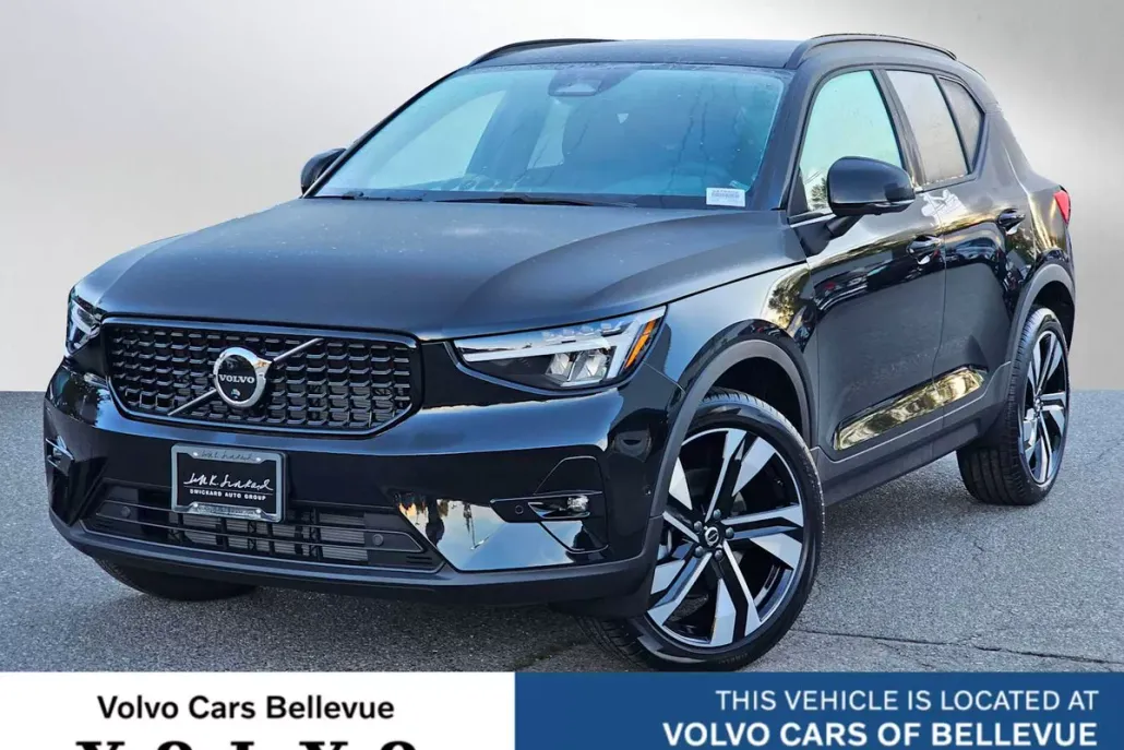 2025 Volvo XC40 Plus photo 1