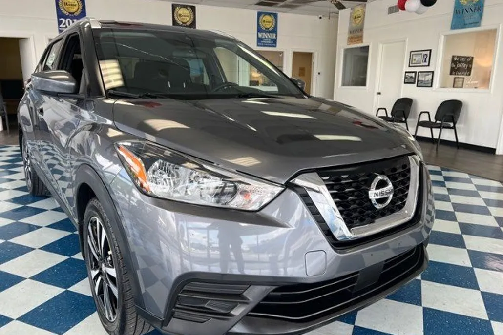 2020 Nissan Kicks SV photo 1