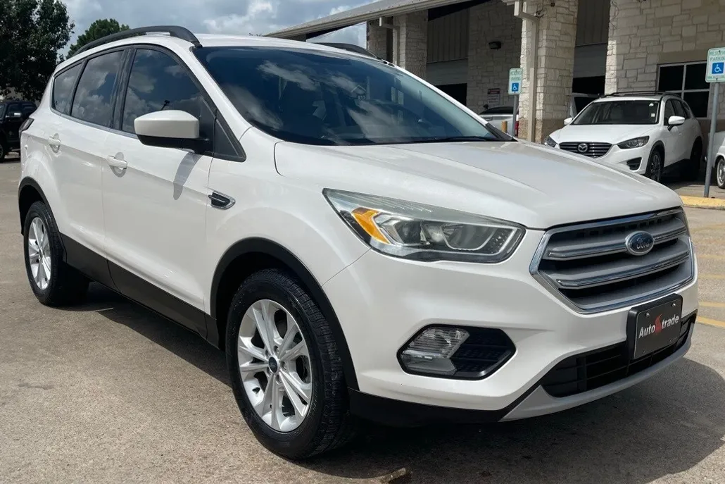 2018 Ford Escape SEL photo 1