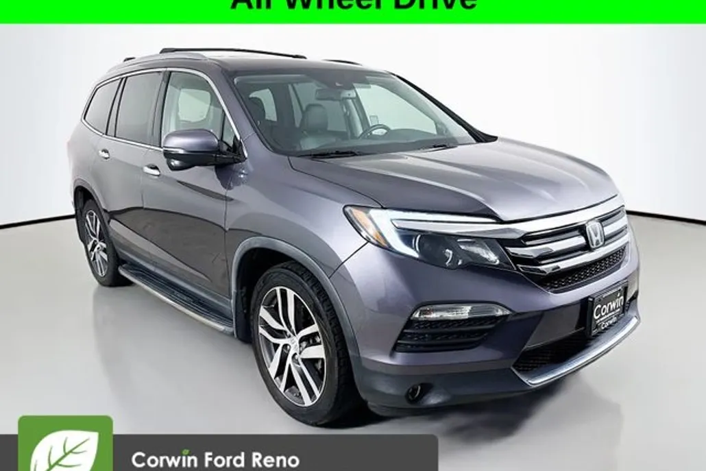2017 Honda Pilot Touring photo 1