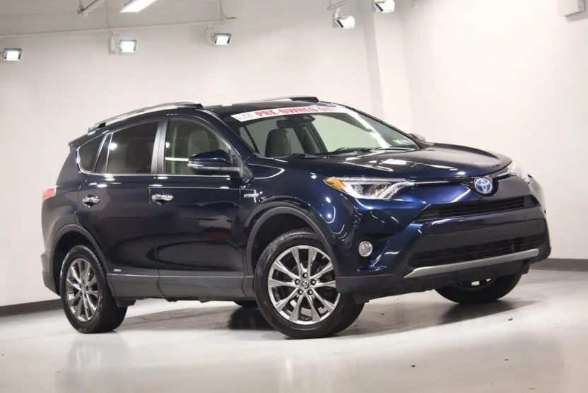 2017 Toyota RAV4 Hybrid Limited photo 1