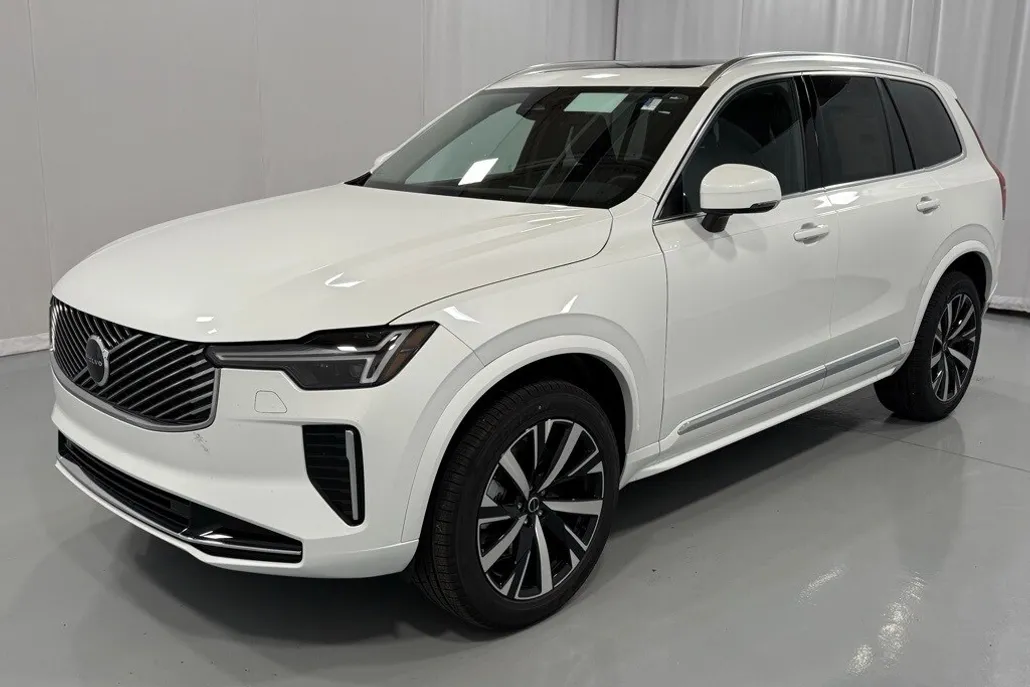 2025 Volvo XC90 Core photo 1
