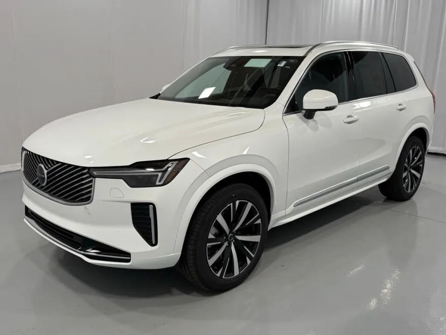 2025 Volvo XC90 Core photo 1