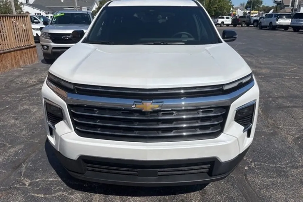 2025 Chevrolet Traverse photo 1