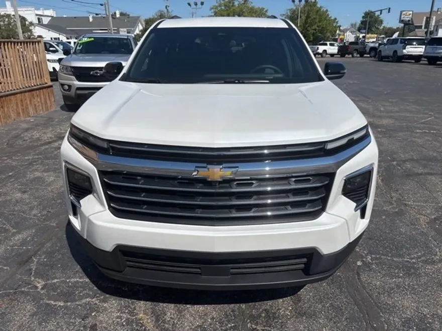 2025 Chevrolet Traverse photo 1