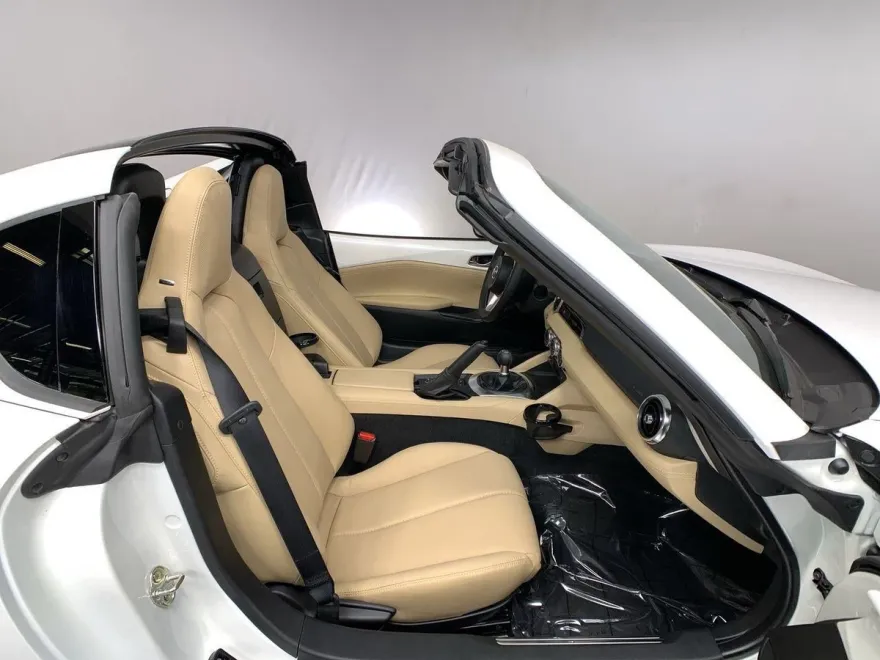 2025 Mazda MX-5 Miata Miata RF Grand Touring photo 32