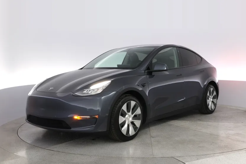 2021 Tesla Model Y Long Range photo 1