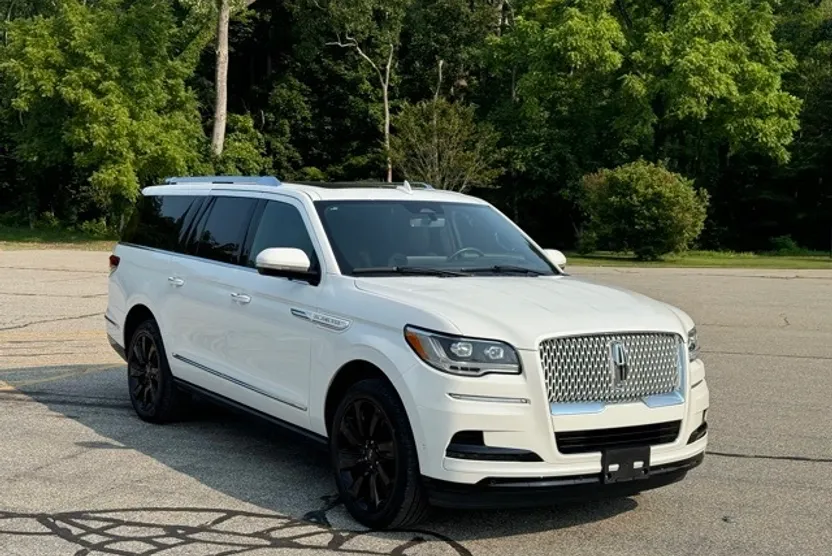 2024 Lincoln Navigator L Reserve photo 1