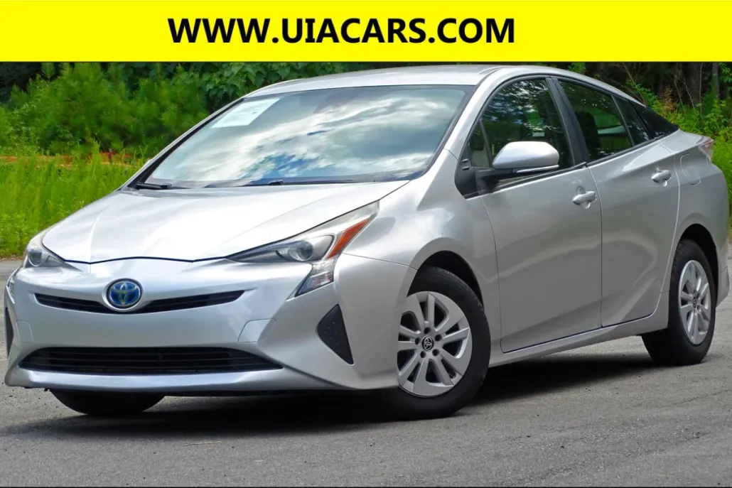 2017 Toyota Prius Three Touring photo 1