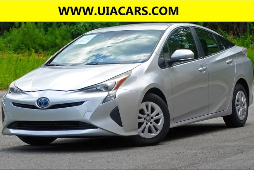2017 Toyota Prius Three Touring photo 1