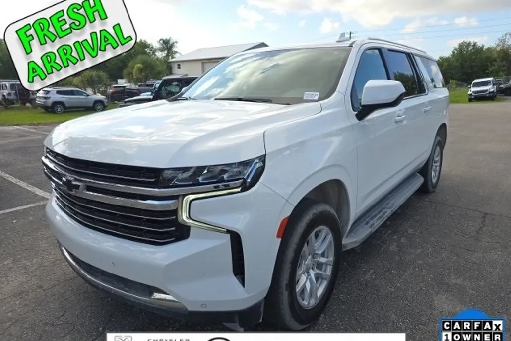 2022 Chevrolet Suburban LT photo 1