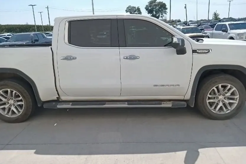 2021 Gmc Sierra 1500 SLT photo 1