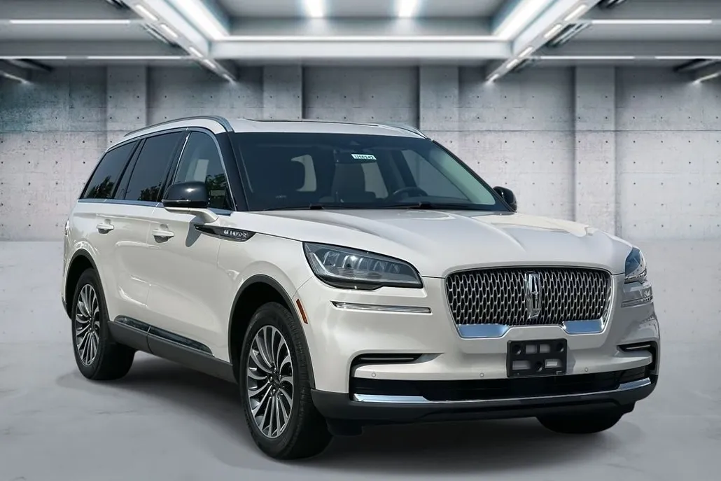 2022 Lincoln Aviator Standard photo 1