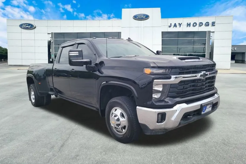 2024 Chevrolet Silverado 3500HD LT photo 1